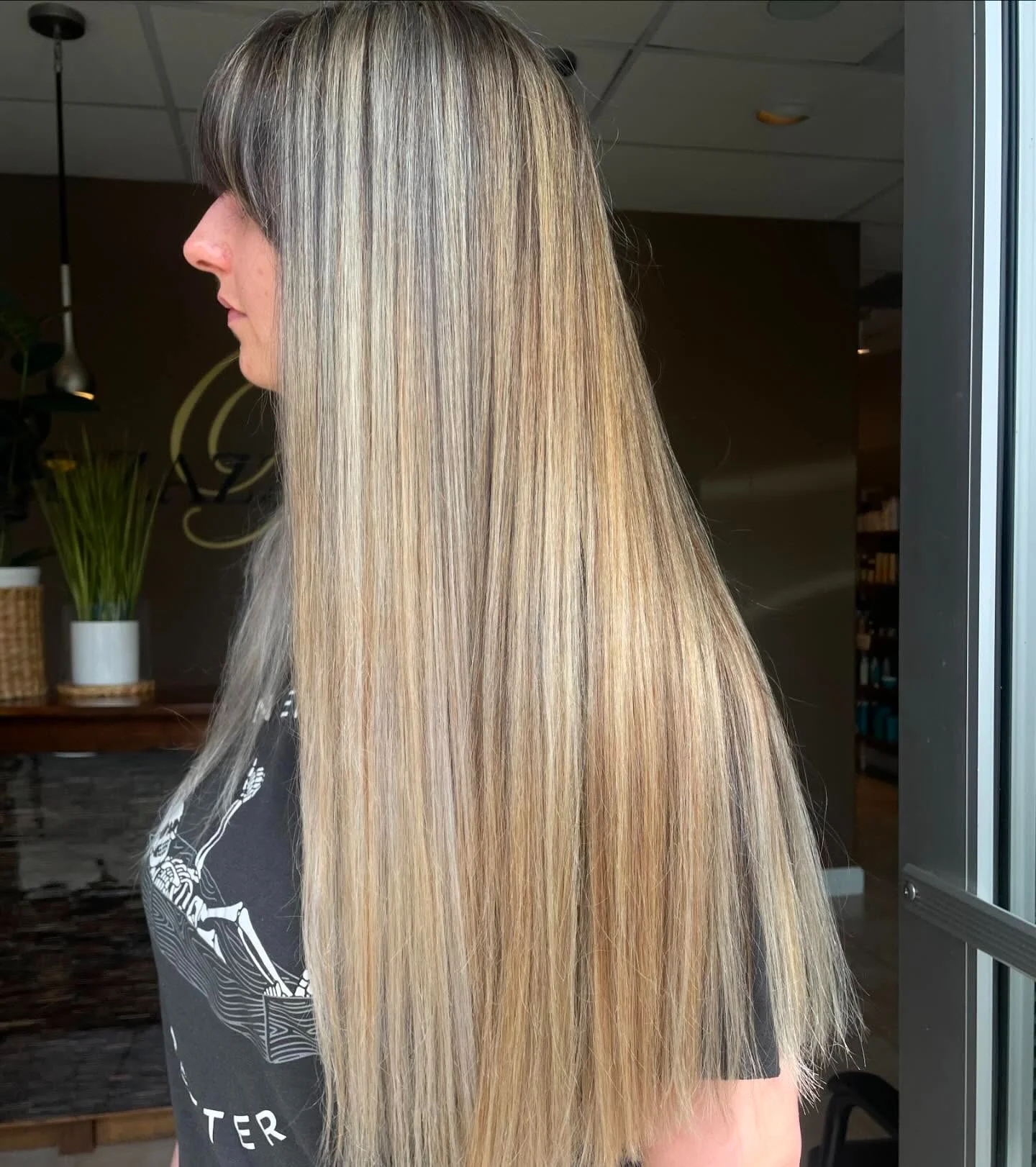 2. Extralanges Aschblond mit stumpfen Fransen (Gerade Frisuren mit Pony)