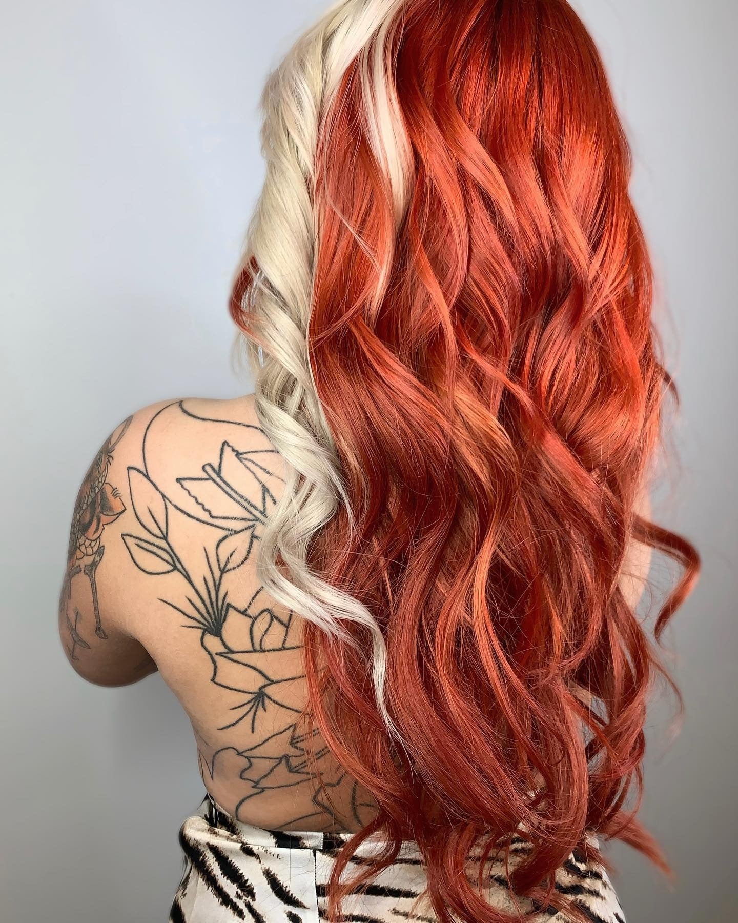 2. feurig rot mit Platinakzent (rot -orange Haarfarbe)