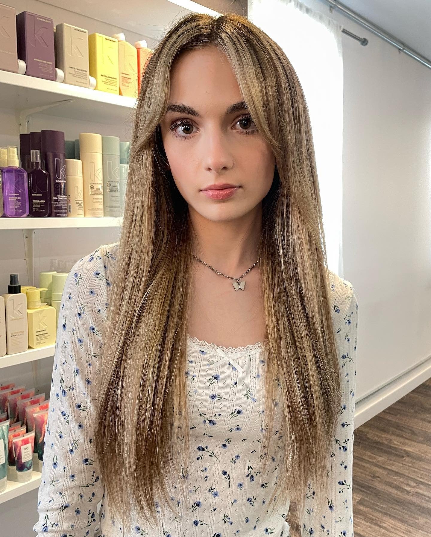 2. Golden Beige mit weichen Vorhang Pony (glatte Frisuren)