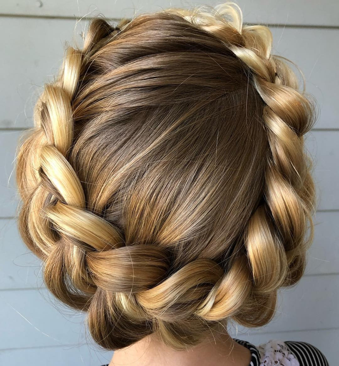 2. Golden Blonde Krongeflecht (Frisuren mit Kronflecken)