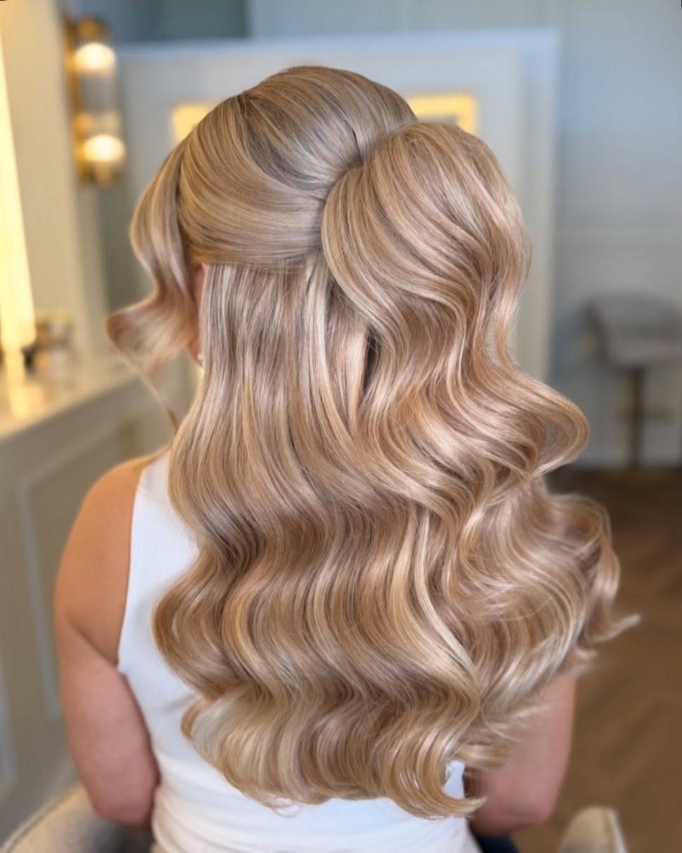 2. Golden Blonde Halb-up-Glamwellen (halbe Hälfte nach unten Frisuren)