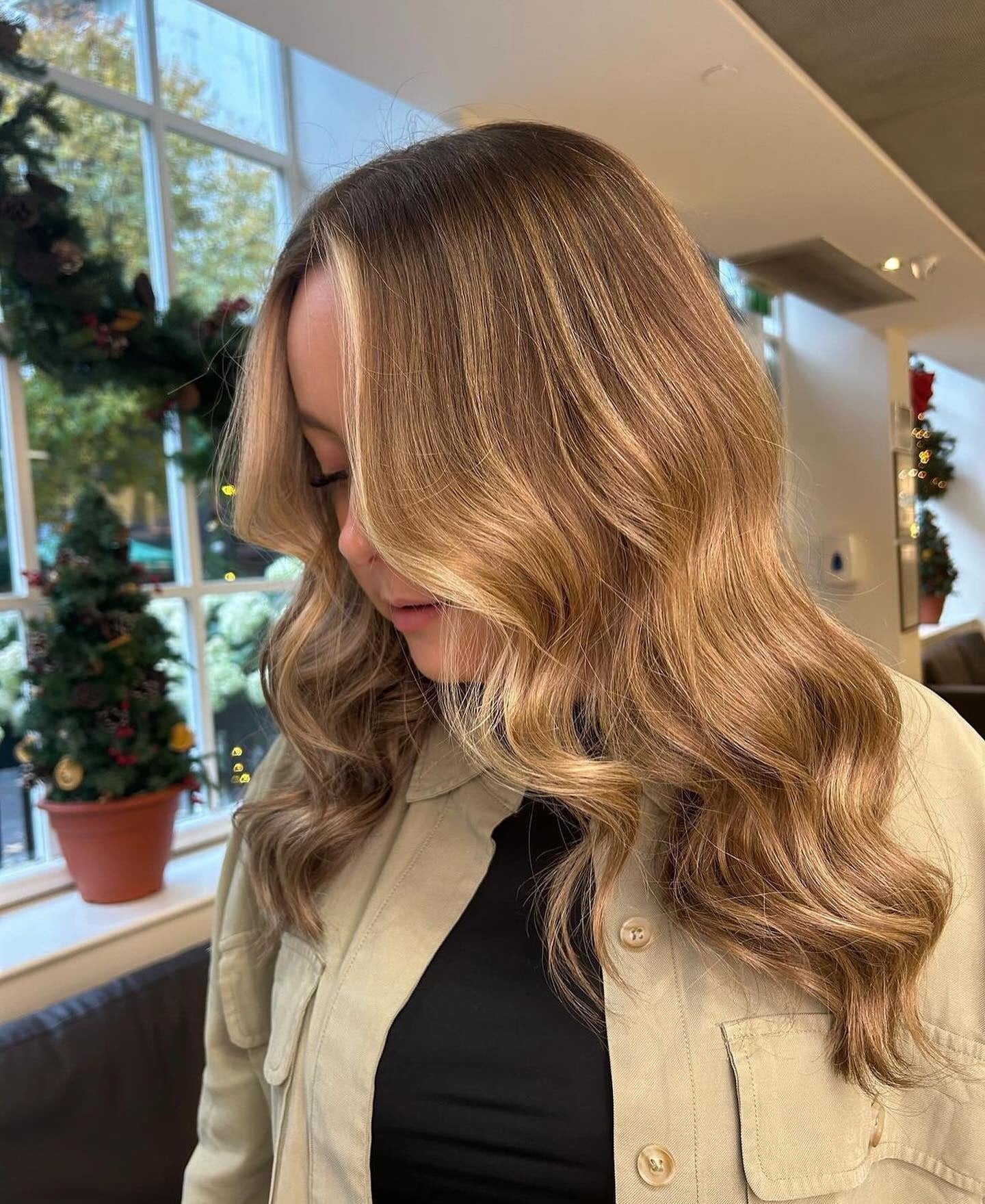 2. Golden Honey Radiance (Karamell-Honigblond)