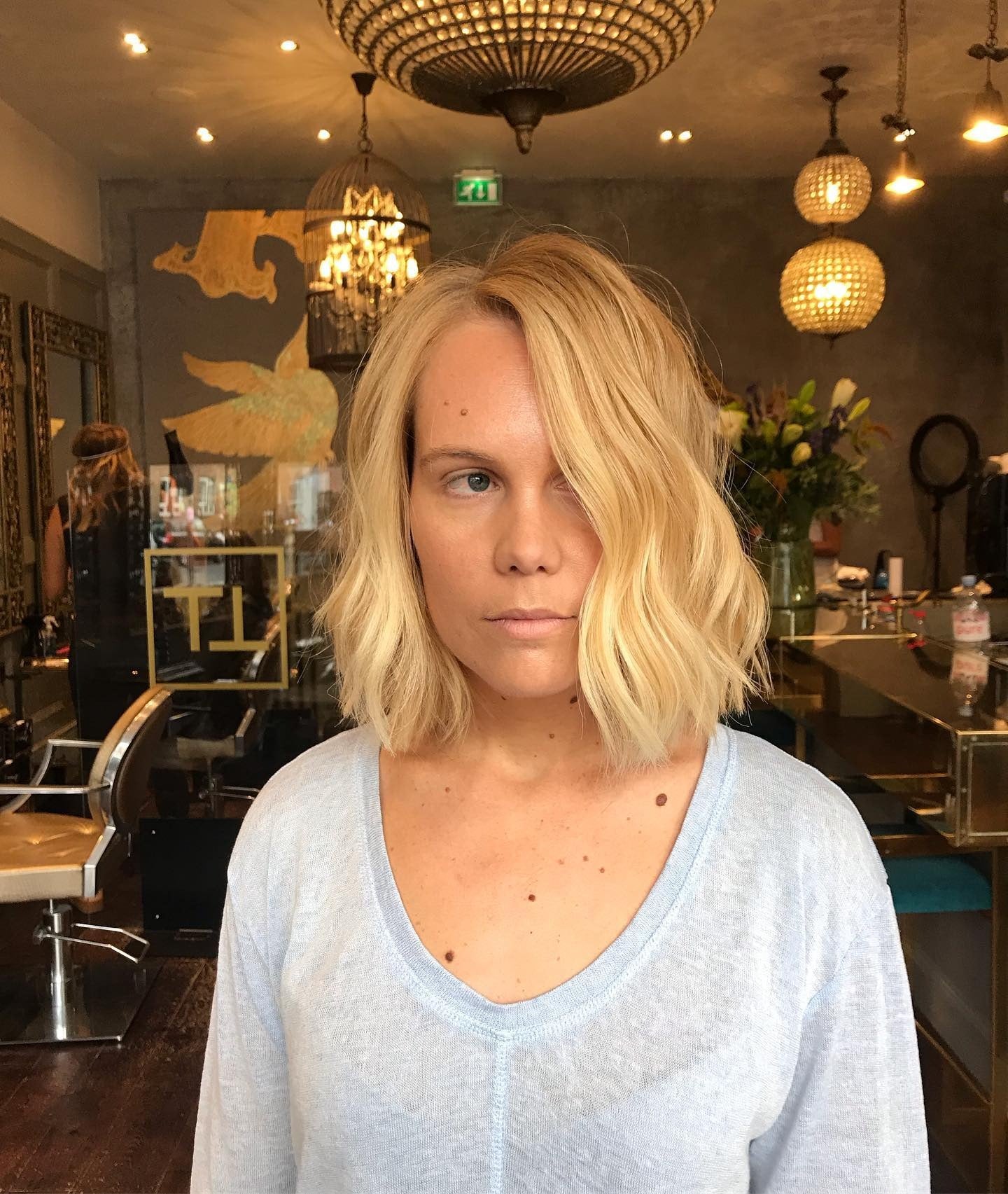 2. Golden Wavy Choppy Bob (Choppy Bob Frisuren)