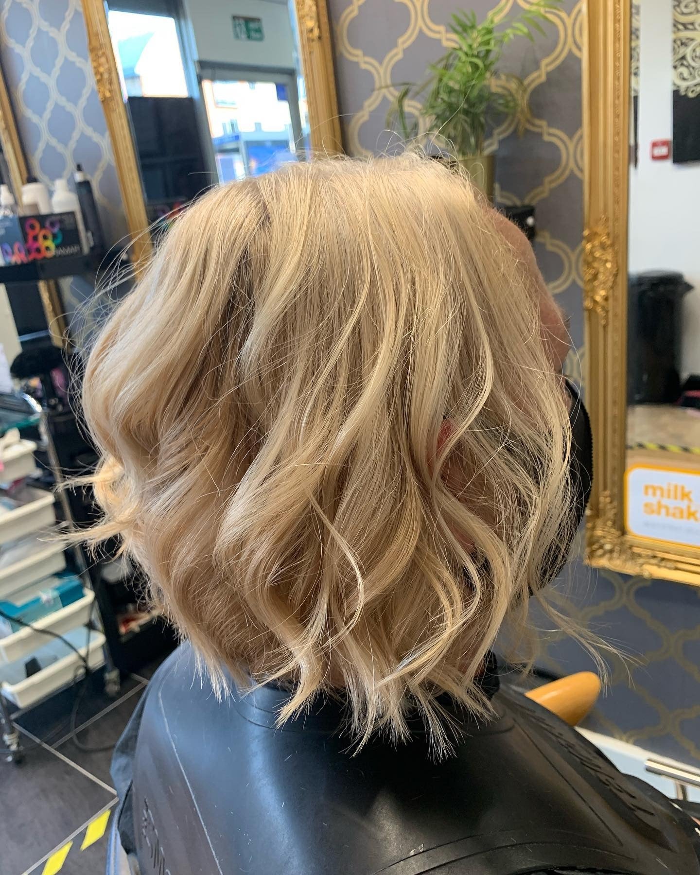 2. Honey Blonde Weichwelle Bob (welliges Bob Haar)