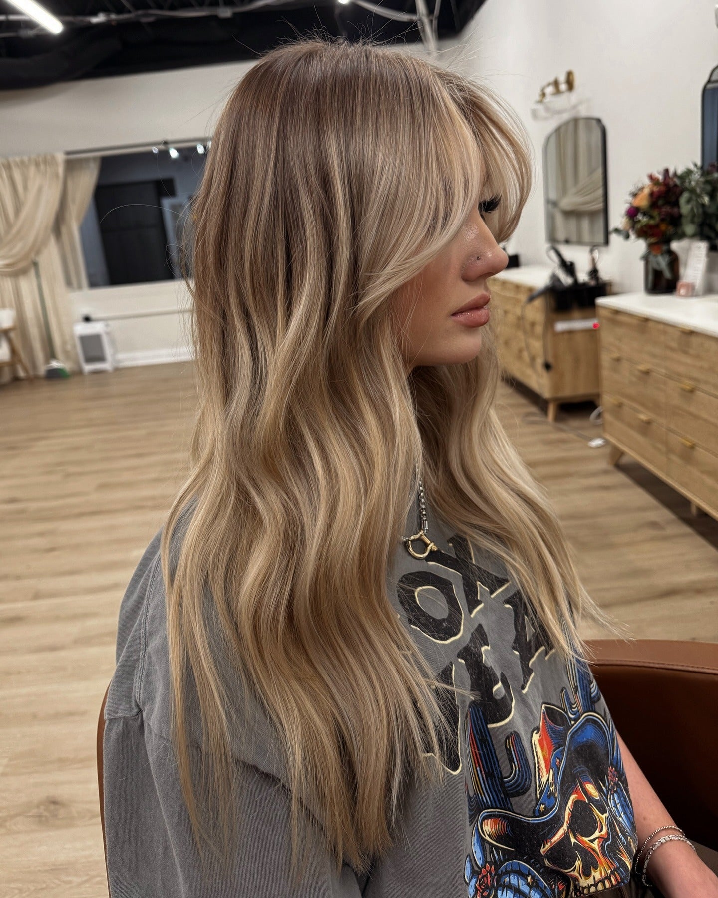 2. Lange Vorhangschichten mit sandiger Beige Blonde (sandige blonde Haarfarbe)