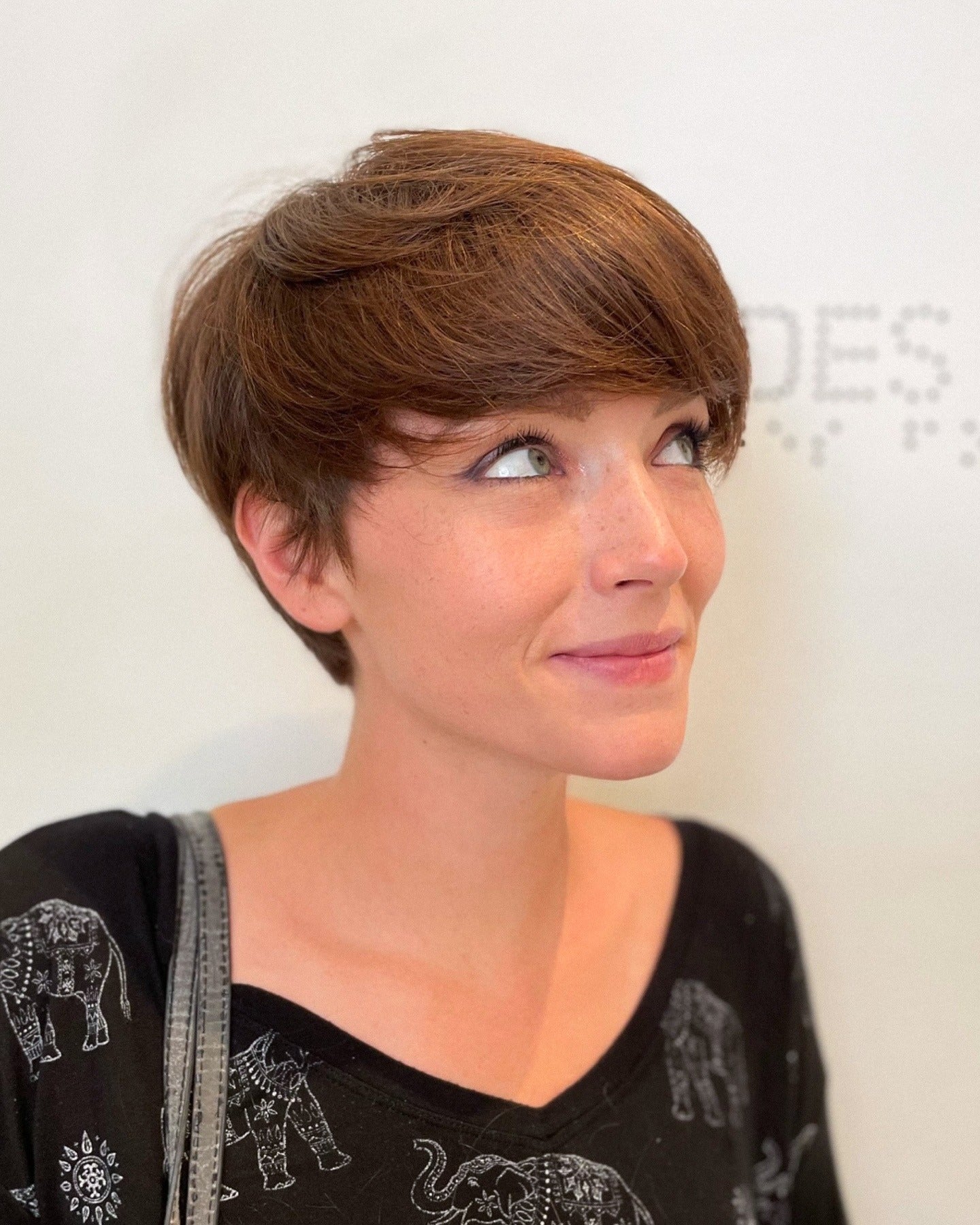 2. Schlanke, seitgroße Pixie (Pixie-Frisuren mit Pony)