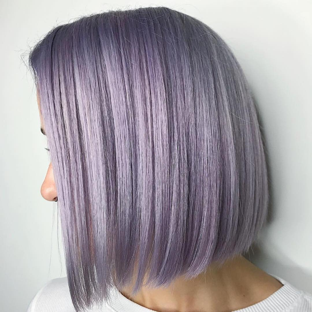 2. Sleek Smoky Lavender Bob (lila Haarfarbe)