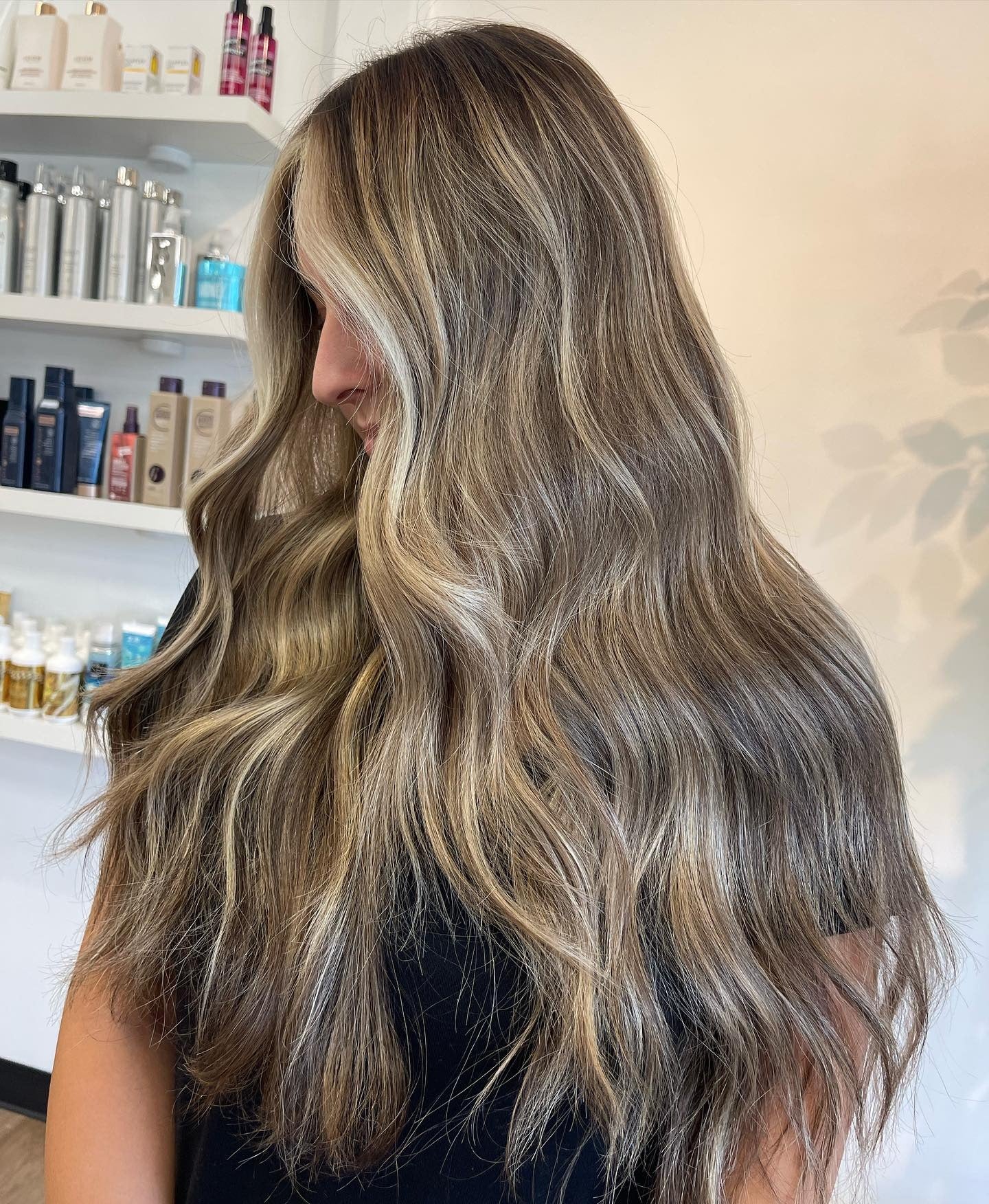 2. Rauchblond-Mischung mit aschfarbenen Lowlights (Blondes Haar mit Lowlights)