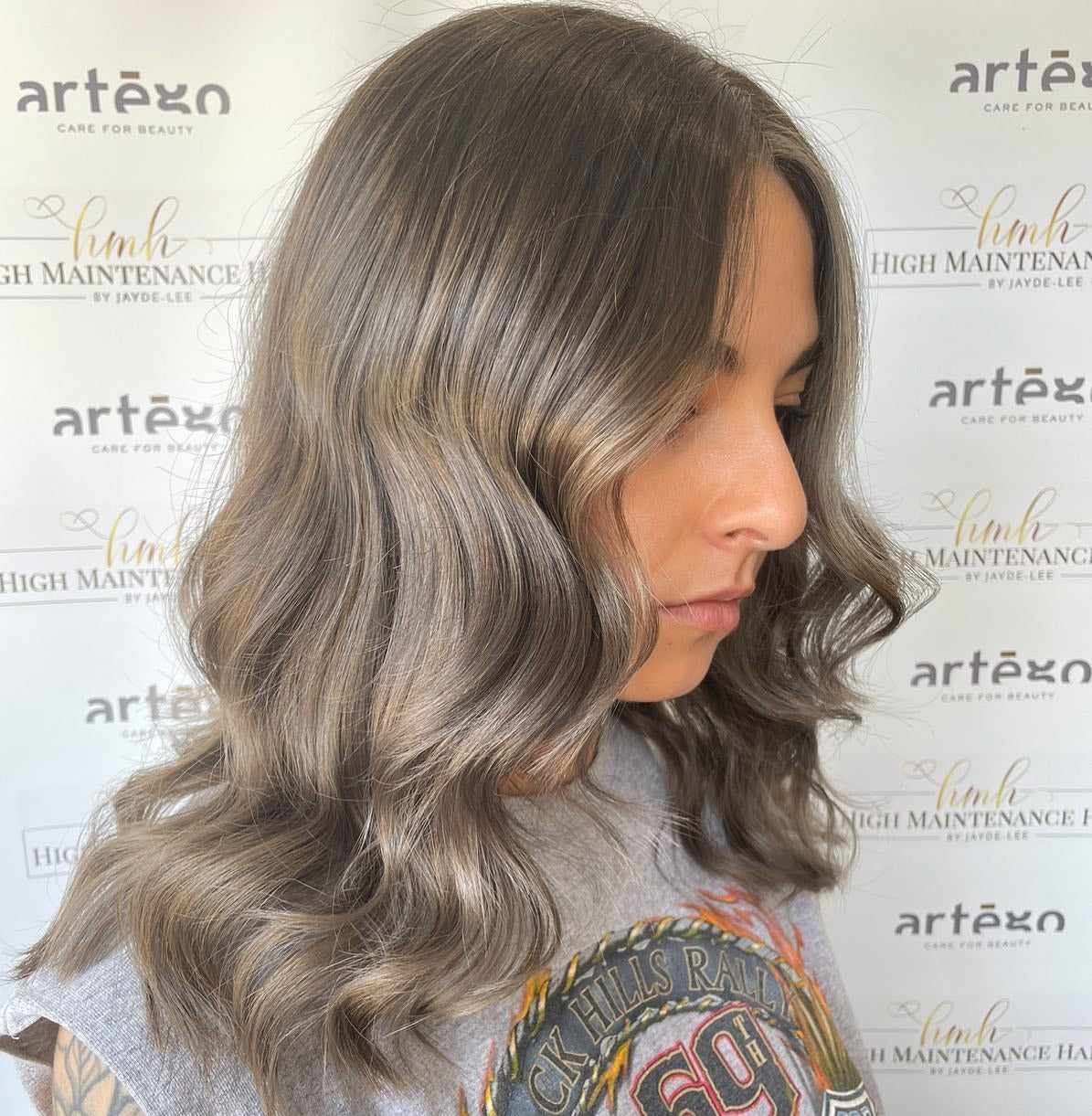 2. Raucher Pilzbob mit glänzenden Wellen (Pilzhaarfarbe)