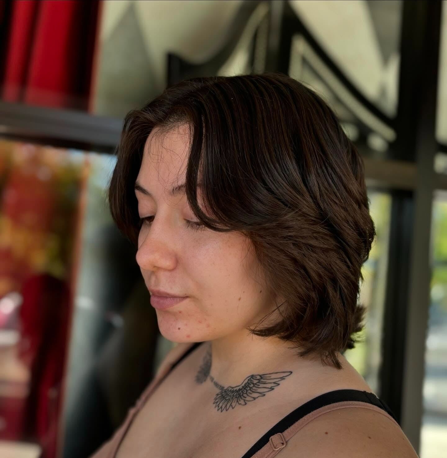 2. Weicher brauner Shag mit Vorhangfransen (kurze Haare mit Schichten)