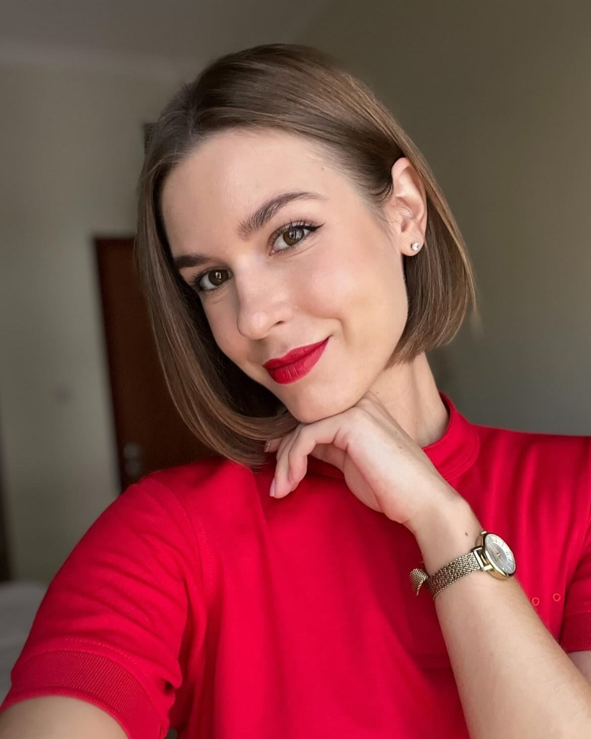 2. Weiches Brünette Blunt Bob mit Gesichtskurve (stumpfe Bob-Frisuren)