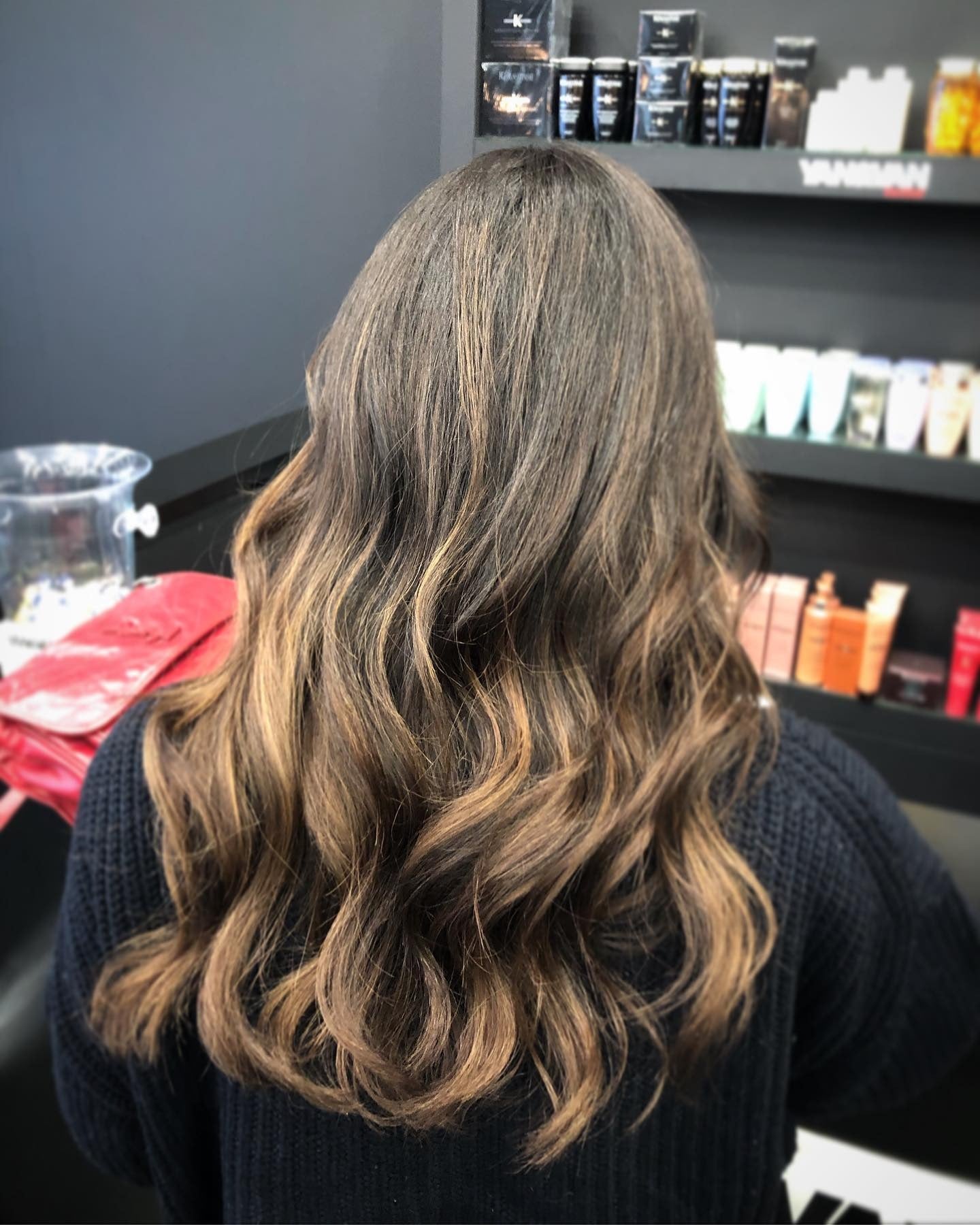 2. Weiche Kastanienbalayage -Wellen (Balayage Haarfarben)