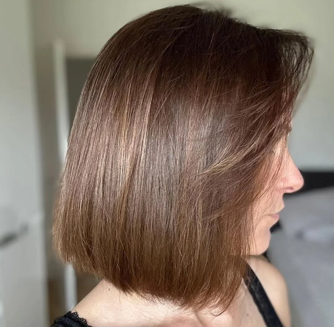 2. Soft Chestnut Straight Bob (klassischer Bob-Schnitt)