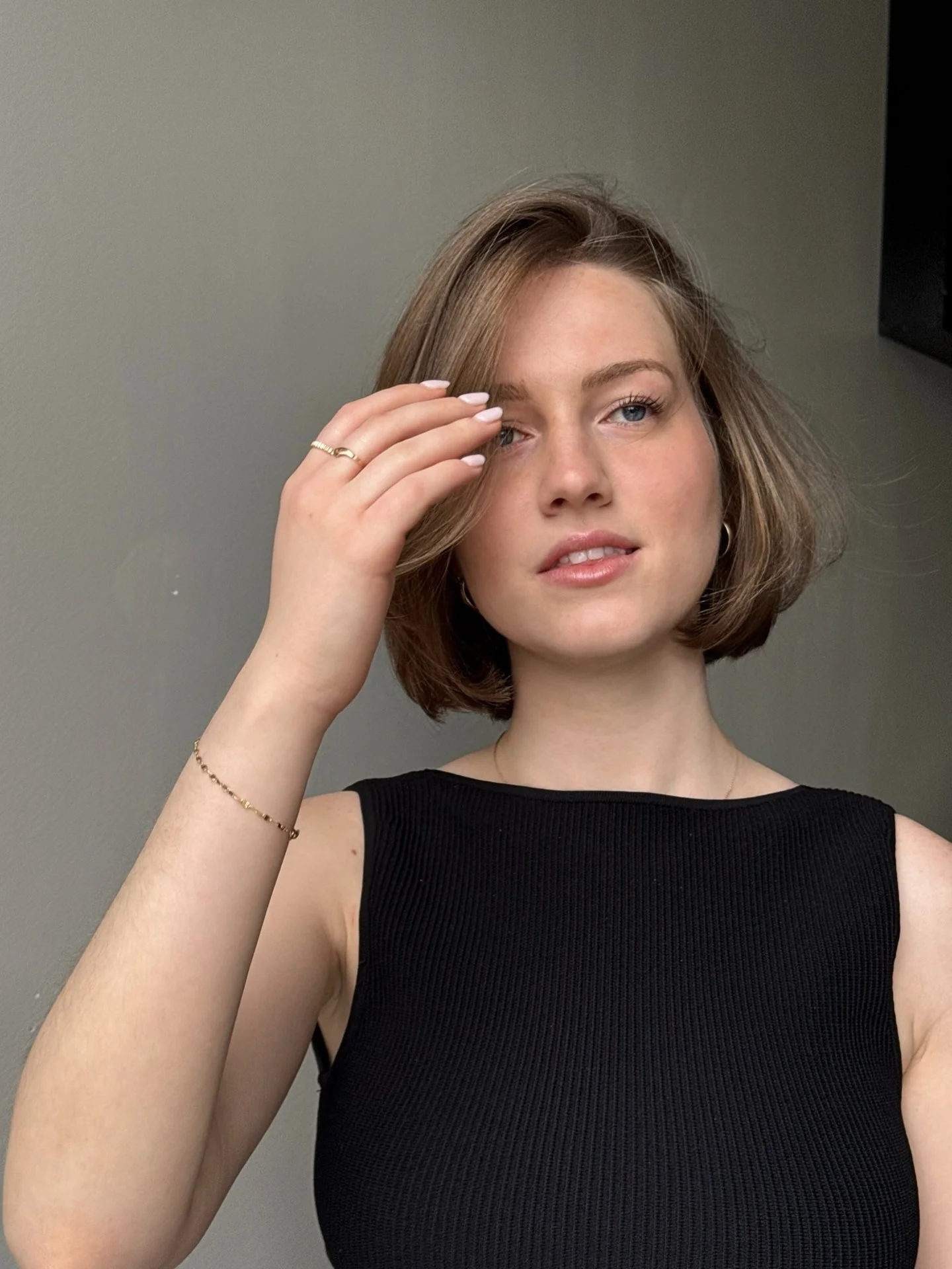 2. Weicher klassischer französischer Bob in hellem Aschbraun (französisches Bob-Haar)