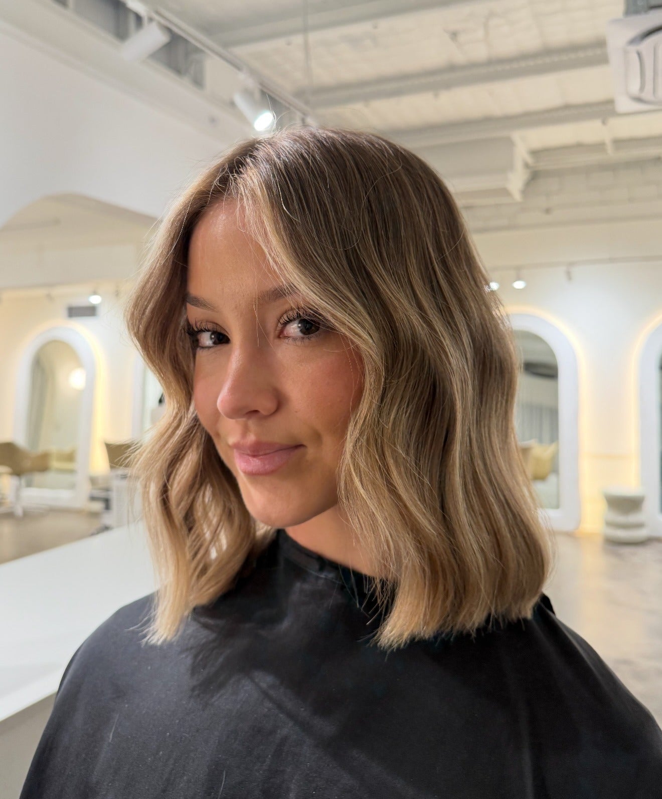 2. Weicher Sandy Lob mit natürlicher Dimension (schulterlanger Lob)