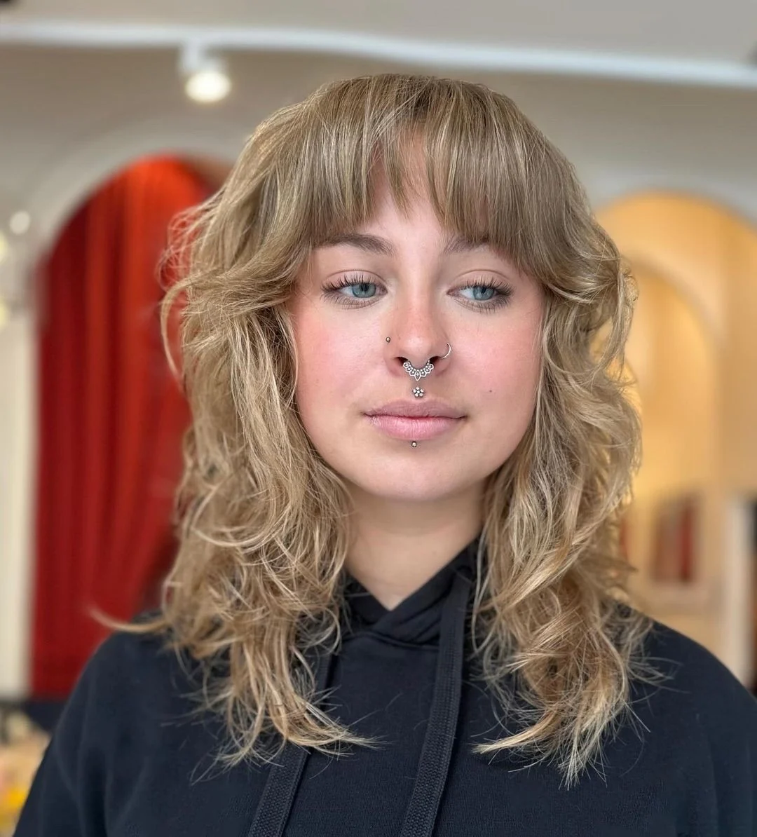 2. Strukturierter Karamell-Shag mit vollem Pony (zotteliger Haarschnitt mit Pony)