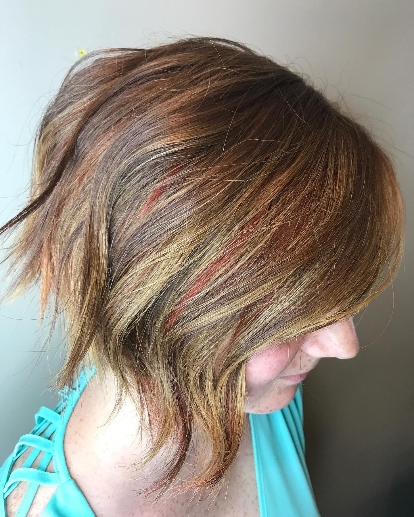 2. Strukturierter Bob mit warmem Honig und Kupfermischung (gestapelte Haarschnitte)