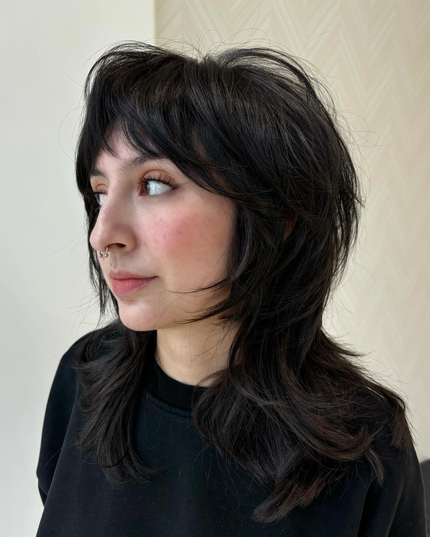 2. strukturiertes Wolf mit zerzausten Enden geschnitten (mittelgroße Shag -Frisuren)