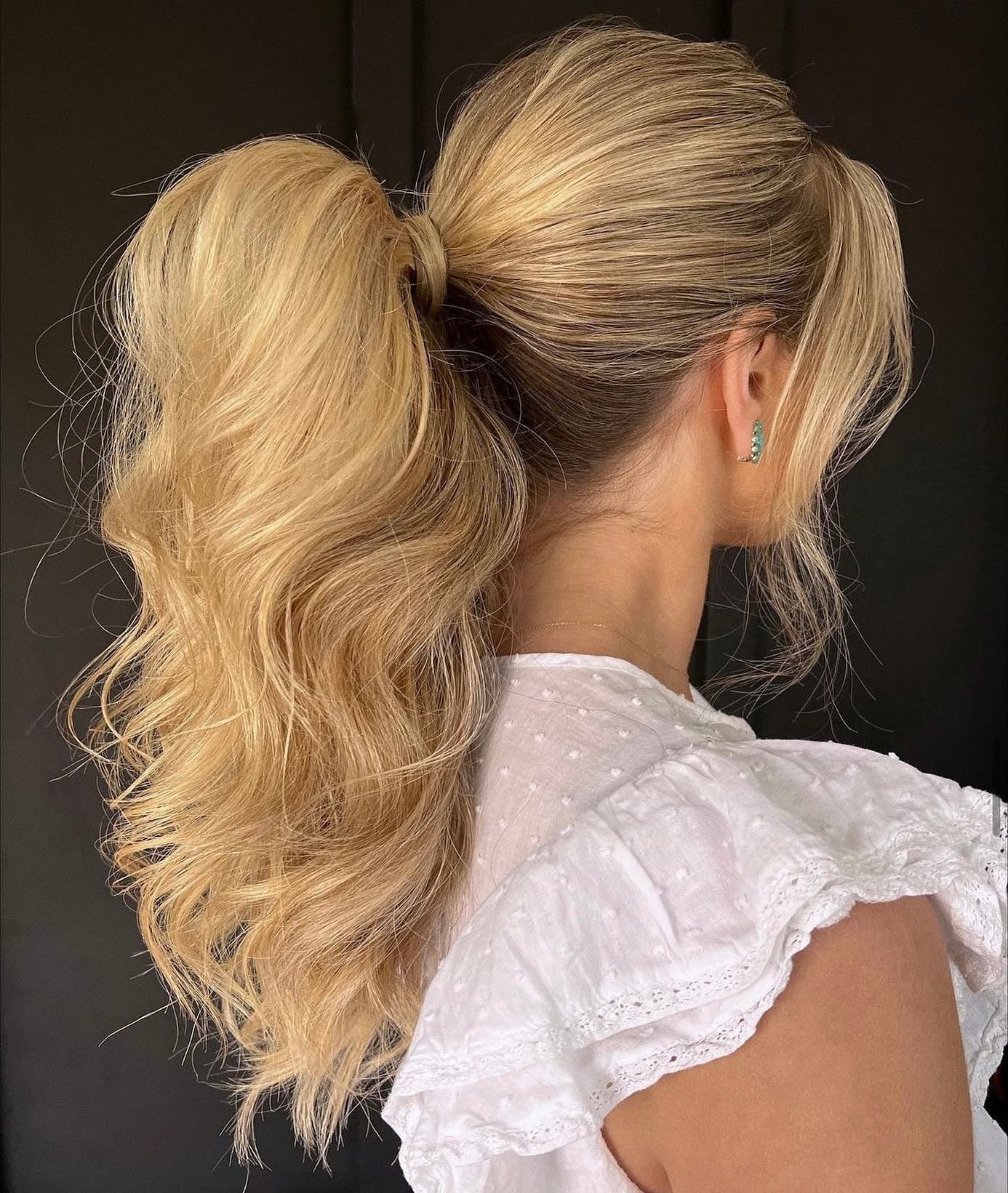 2. voluminöser Pferdeschwanz - Golden Blonde (formelle Frisuren)