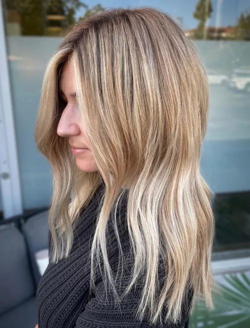 Dunkelblonde Frisur für Brünette