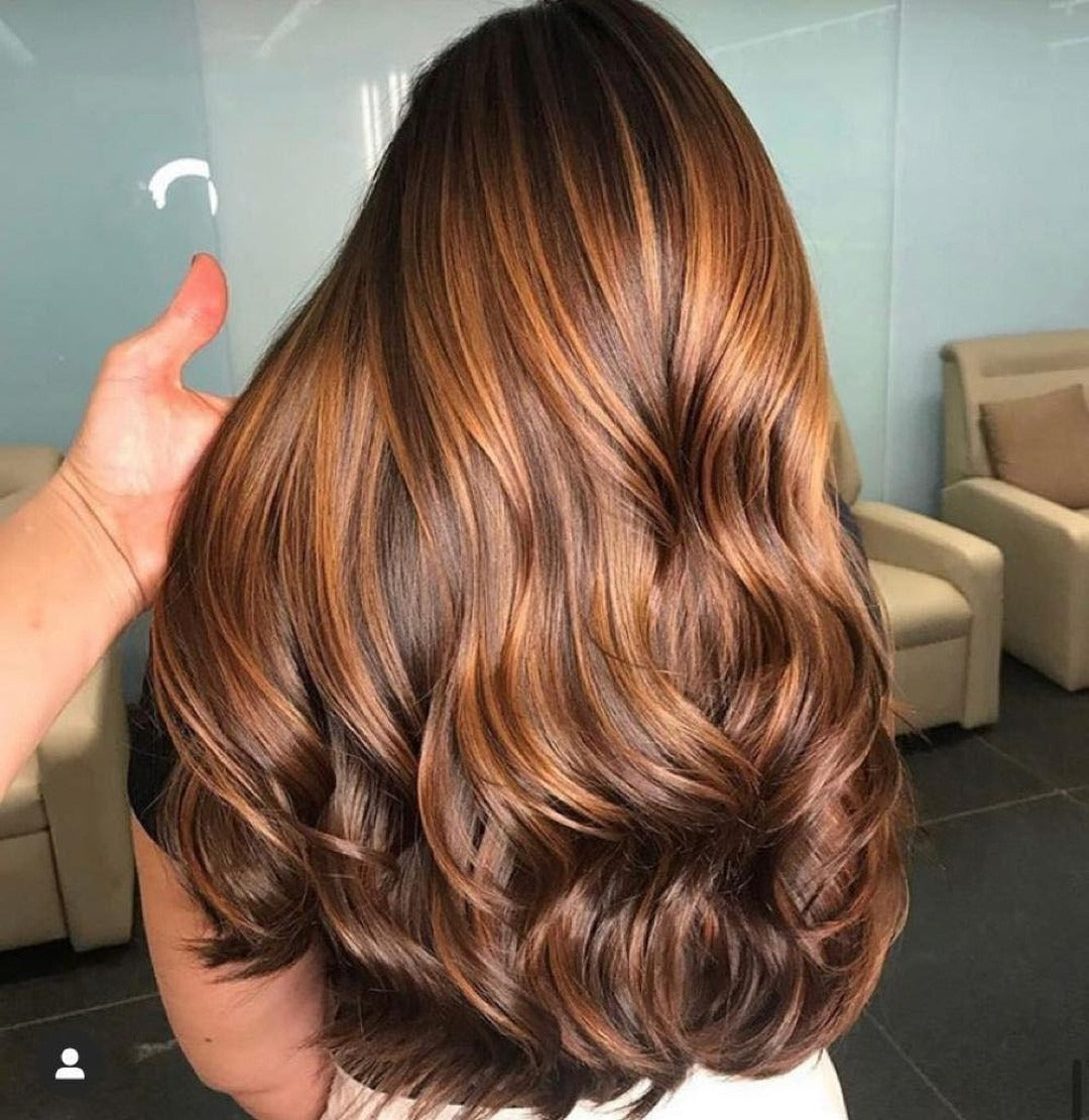 21. Zimtkaramell -Highlights auf dunklen Schokoladenwellen (Zimthaarfarbe)