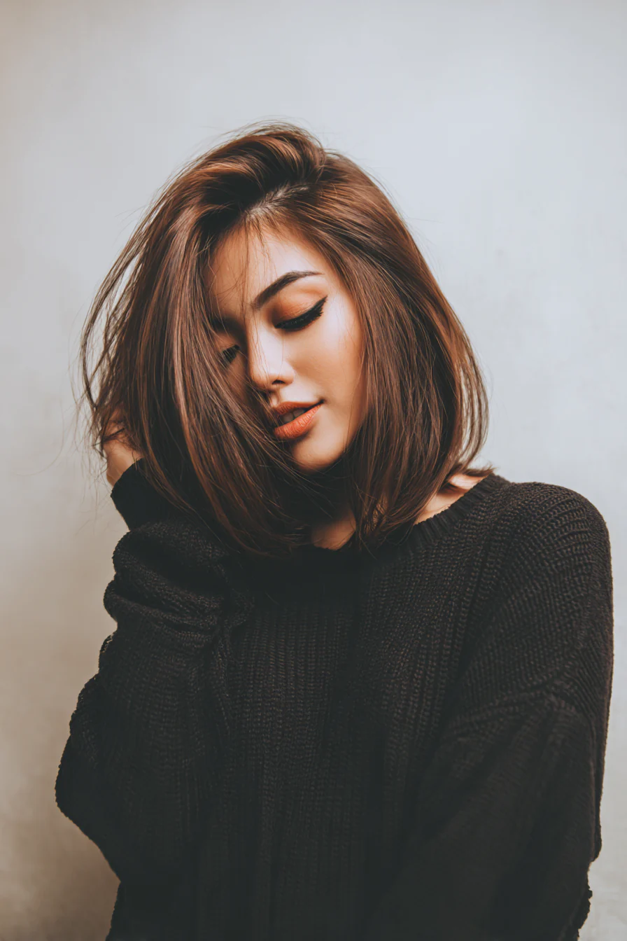 21. Nerzbrauner Rasiermesser-Schulterschnitt (gerade Grunge-Frisuren) – Gerade Grunge-Frisuren