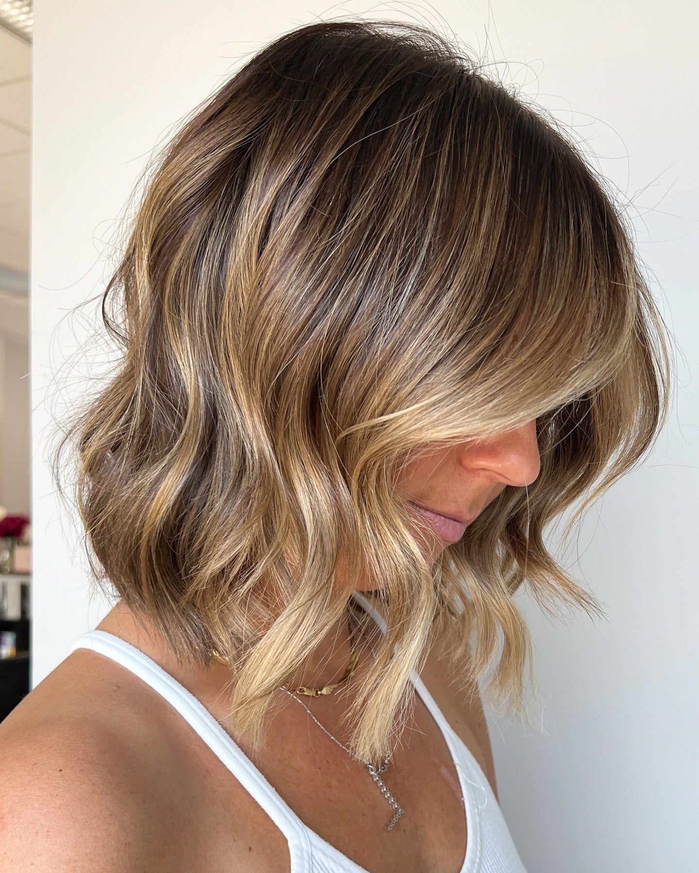 21. Weiche Brünette Bob mit Karamellbalayage (Hüpfbobhaar)