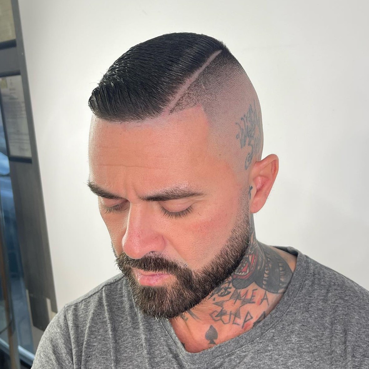 Schellenhaut verblassen den Kamm über