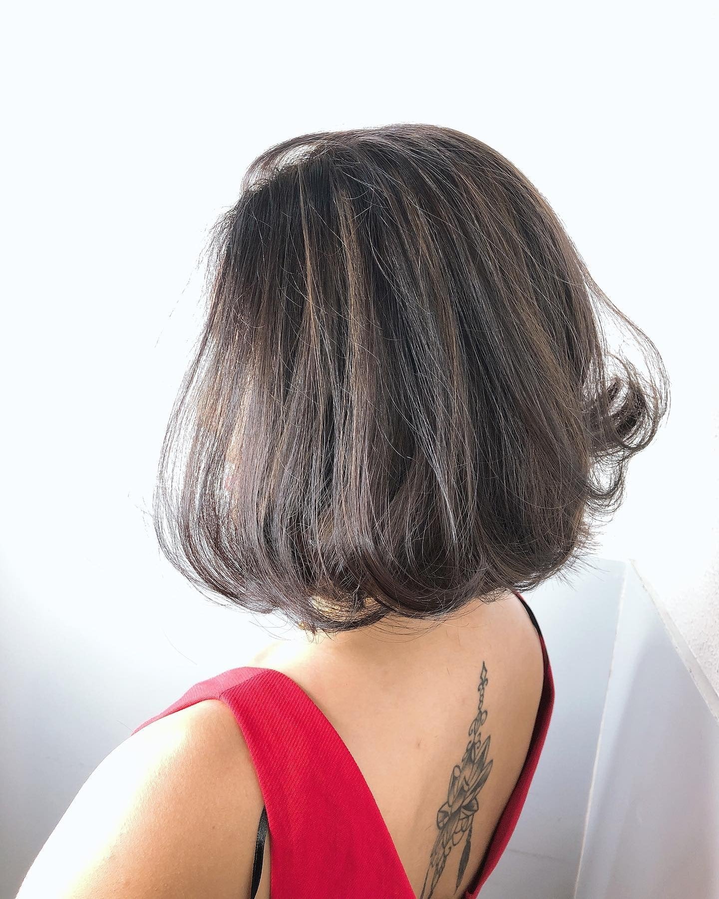 22. Espresso verjüngter Bob mit leichten Aschefäden (hüpftes Bobhaar)