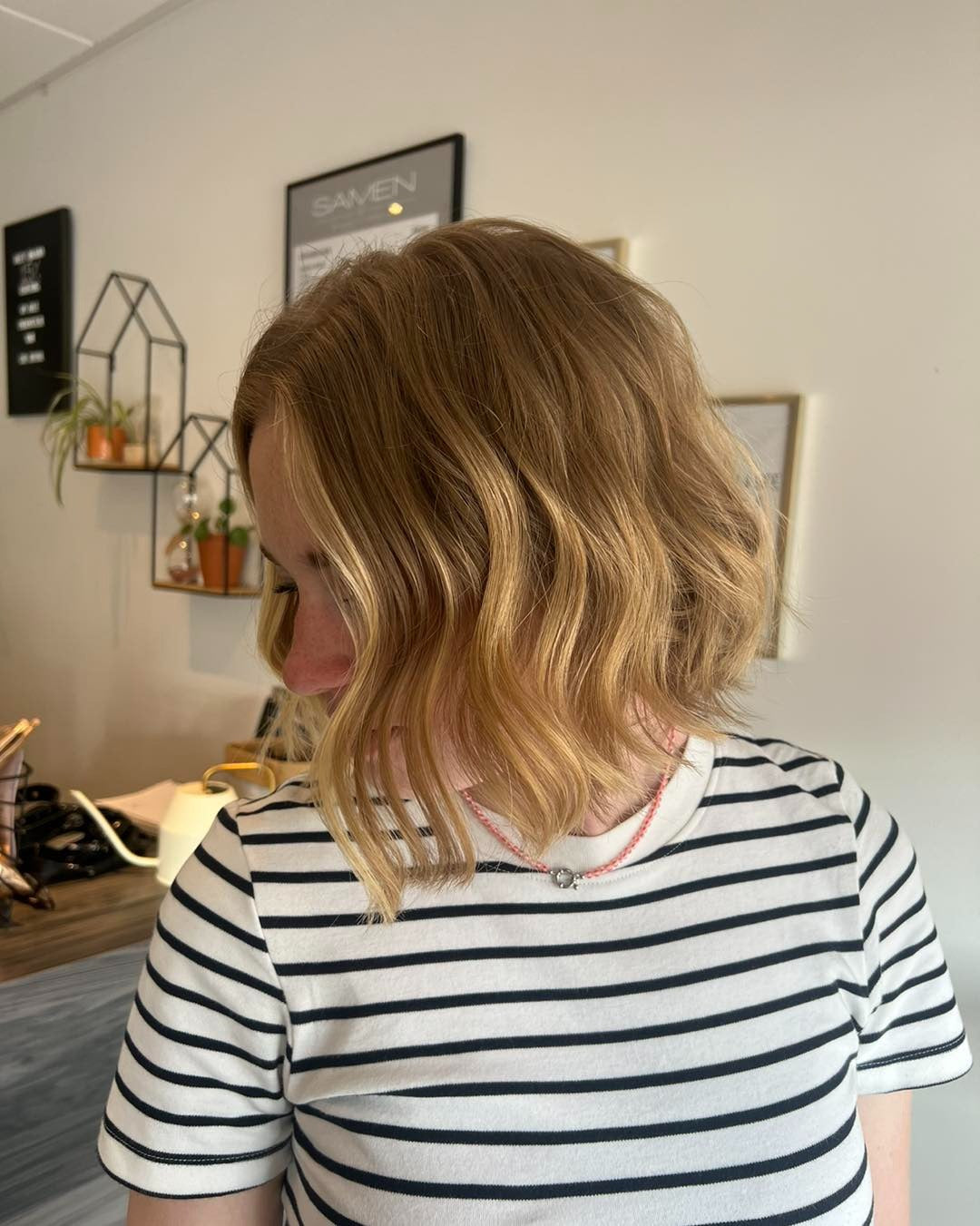 23. Golden Sandy Wavy Bob (welliges Bob Haar)