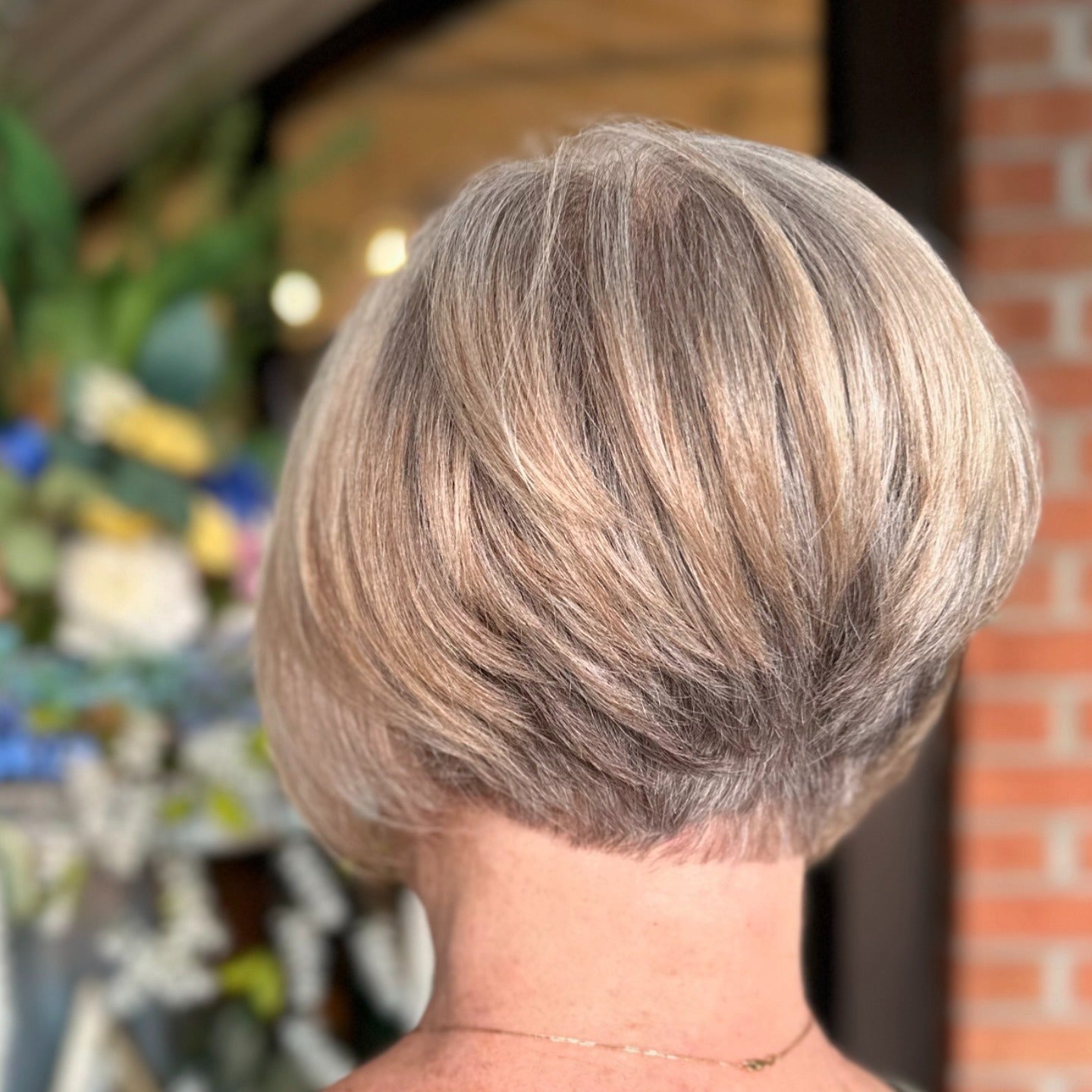 23. Layered Ash Beige Stack (gestapelte Bob -Haare)