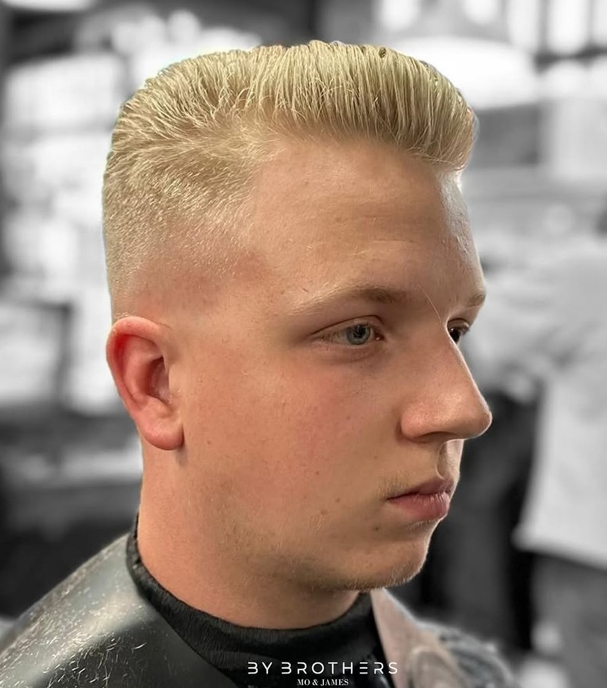 Blonde flaches Top verblasst für ein längliches Gesicht