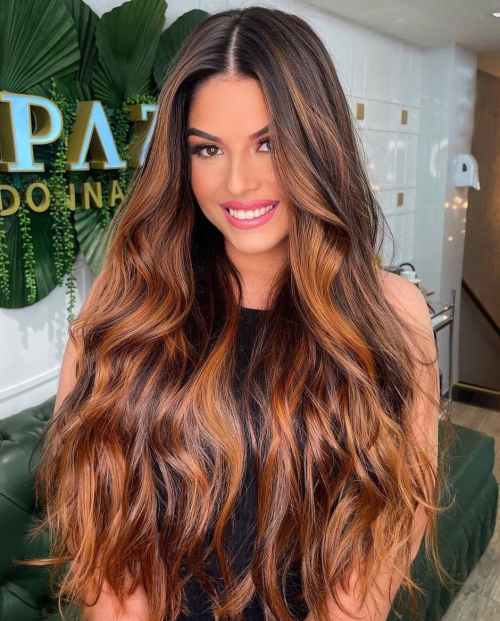 Dunkelbraun mit kupfernen Reflexen