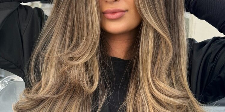 25 natürlich aussehende hellbraune Haare mit Highlights