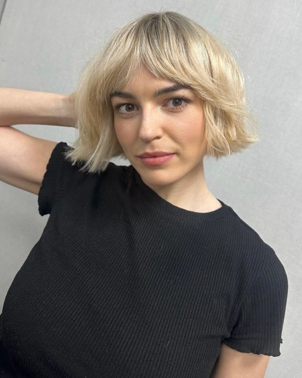 25. Blunt Shaggy Bob mit abgerundetem Rand in Beige Blonde (Shaggy Bob Frisuren)