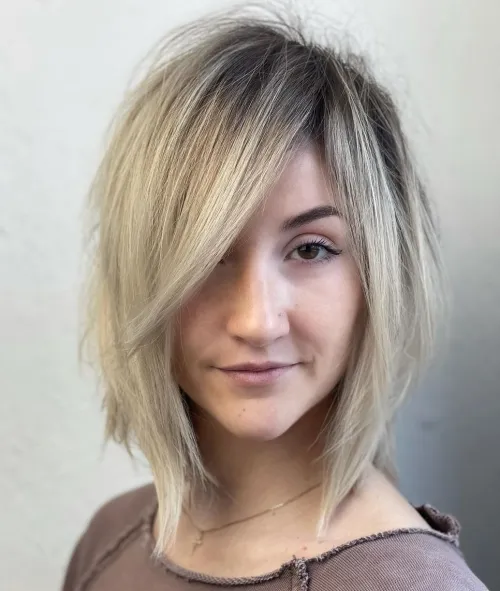 Pflegeleichte Frisur für gebleichtes Haar