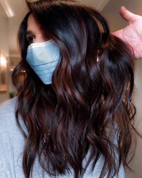 Sehr dunkle dimensionale rotbraune Haarfarbe