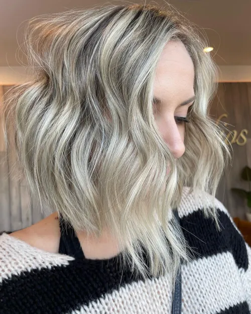 Kühle blonde Haarfarbe