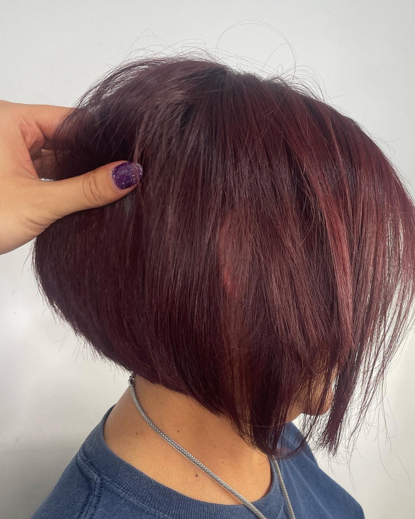 3.. Abgled Plum Bob mit strukturierten Schichten (kurzes Bob -Haar)