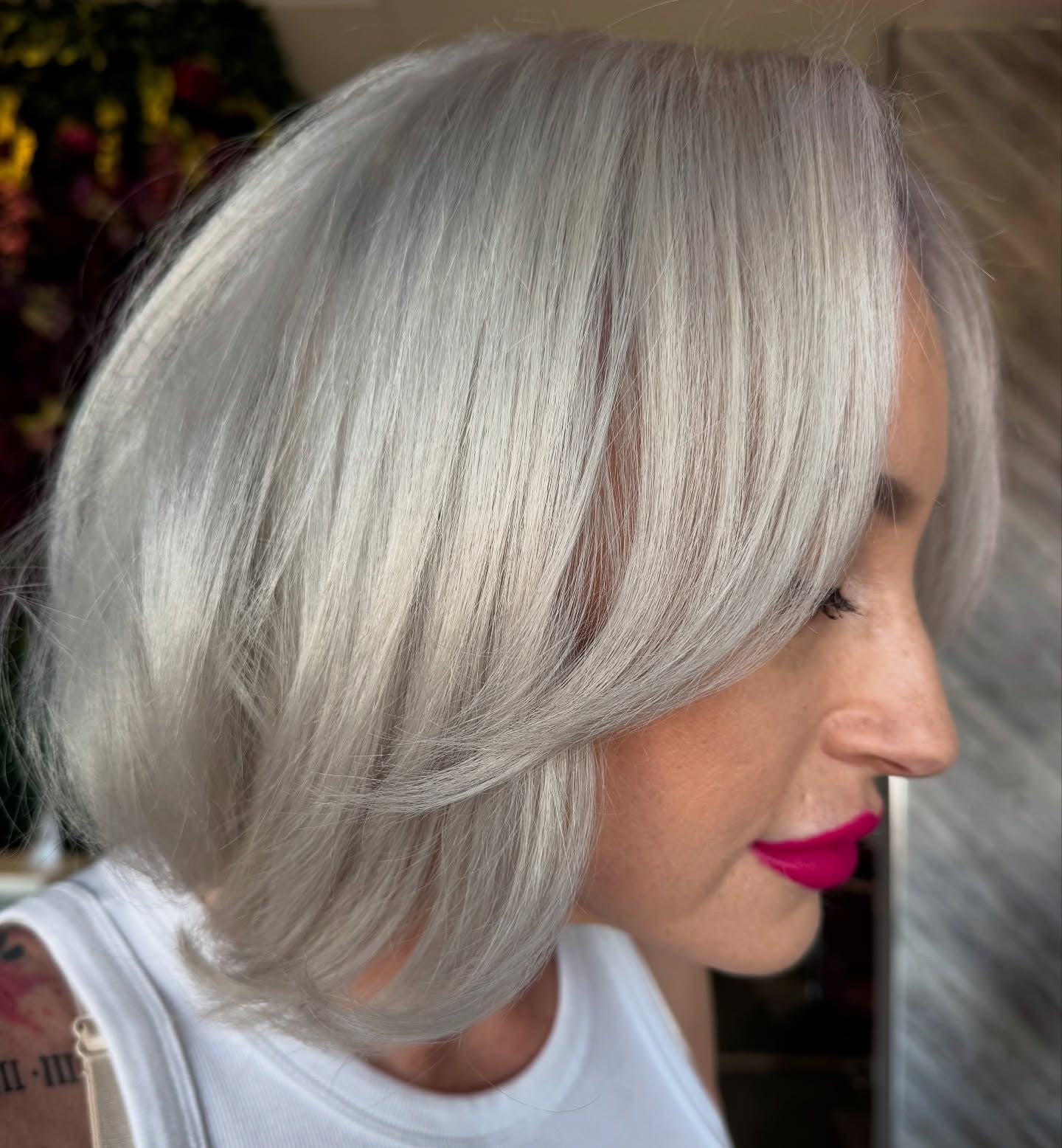 3. klassisches Platinbob mit Seitenweiter (Platinblondes Haar)
