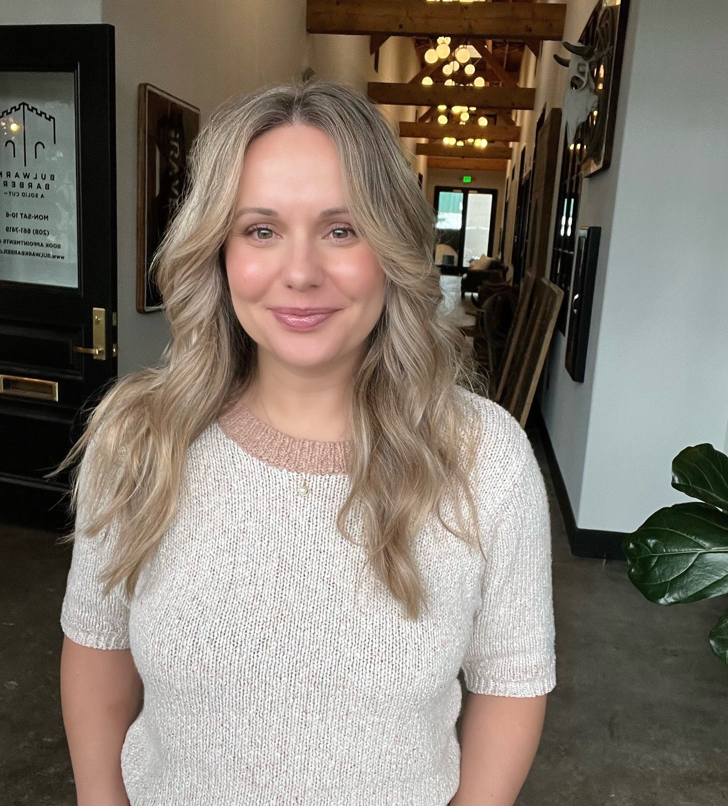 3. Kühle blonde dimensionale Schichten (lange strukturierte Schichten)