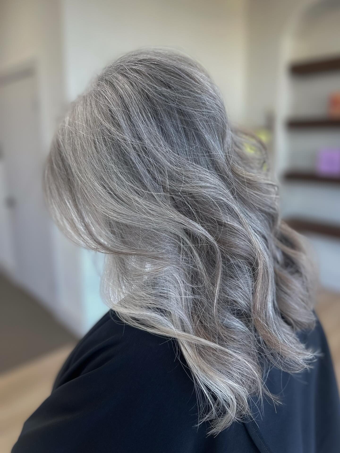 3. Coole Silver Wave-Mischung mit luftiger Bewegung (Silberhaarfarbe)