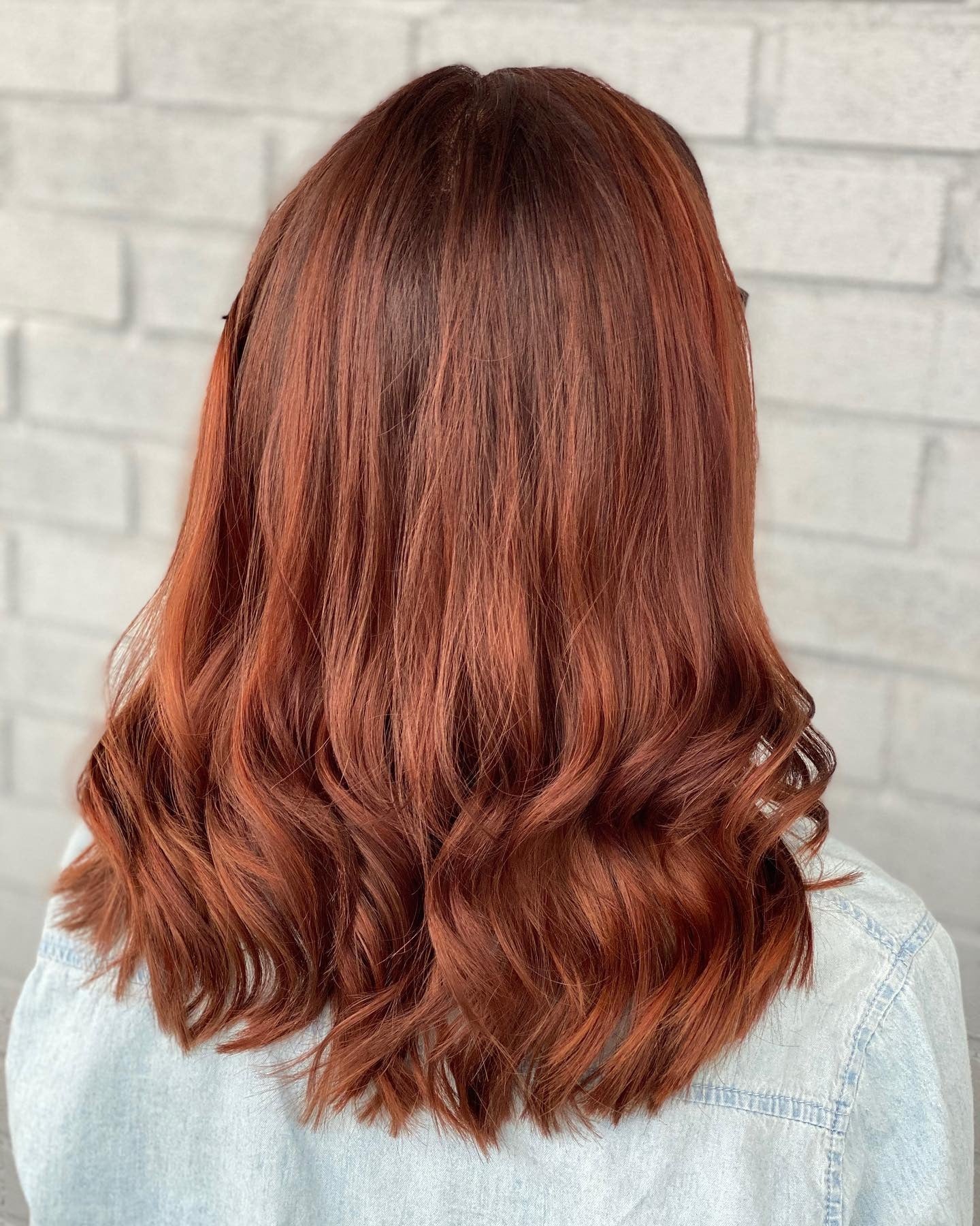 3. Copper Cinnamon Lob mit glänzendem Finish (Zimthaarfarbe)