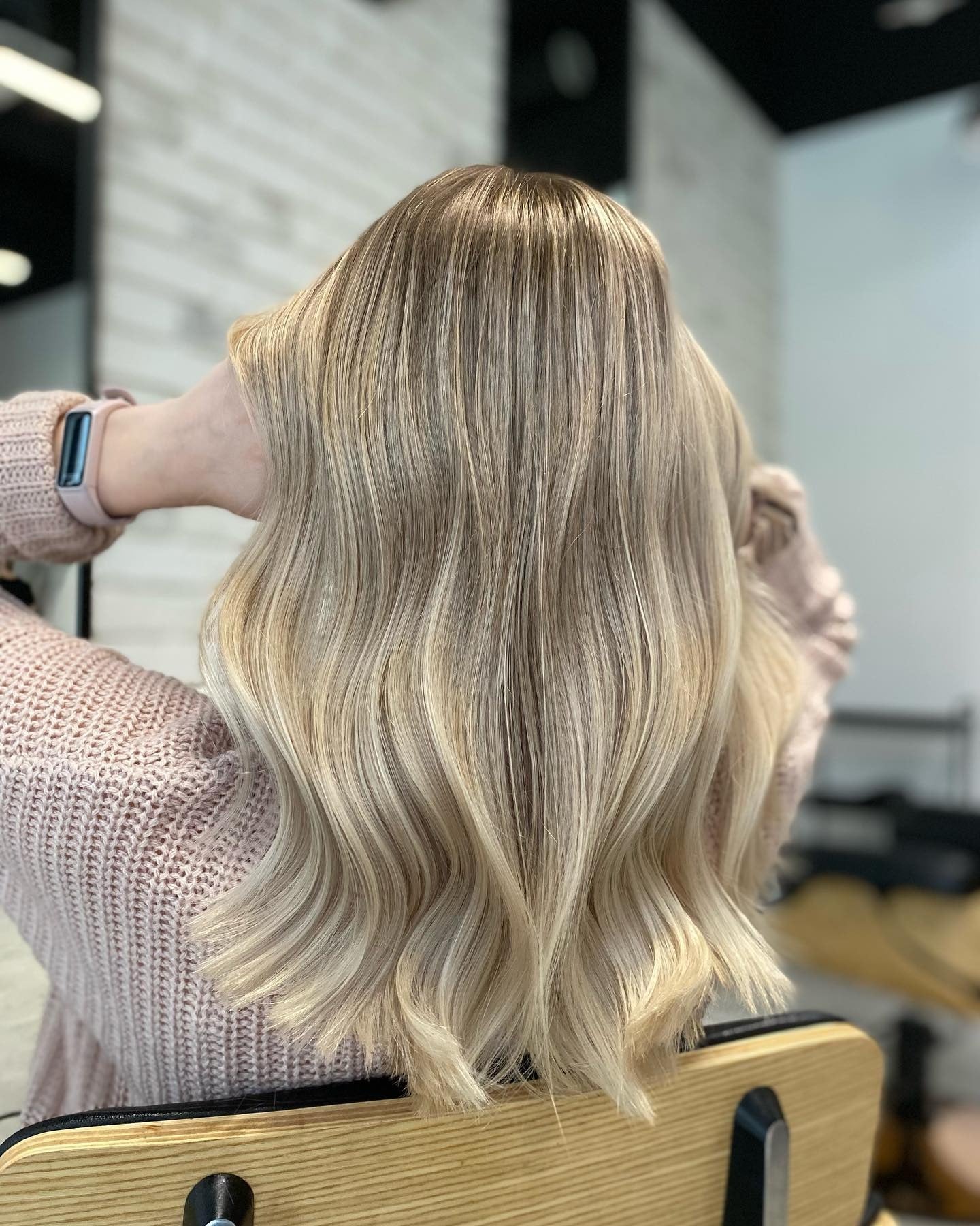 3. cremiger Beige Blonde (helle Haarfarbe)