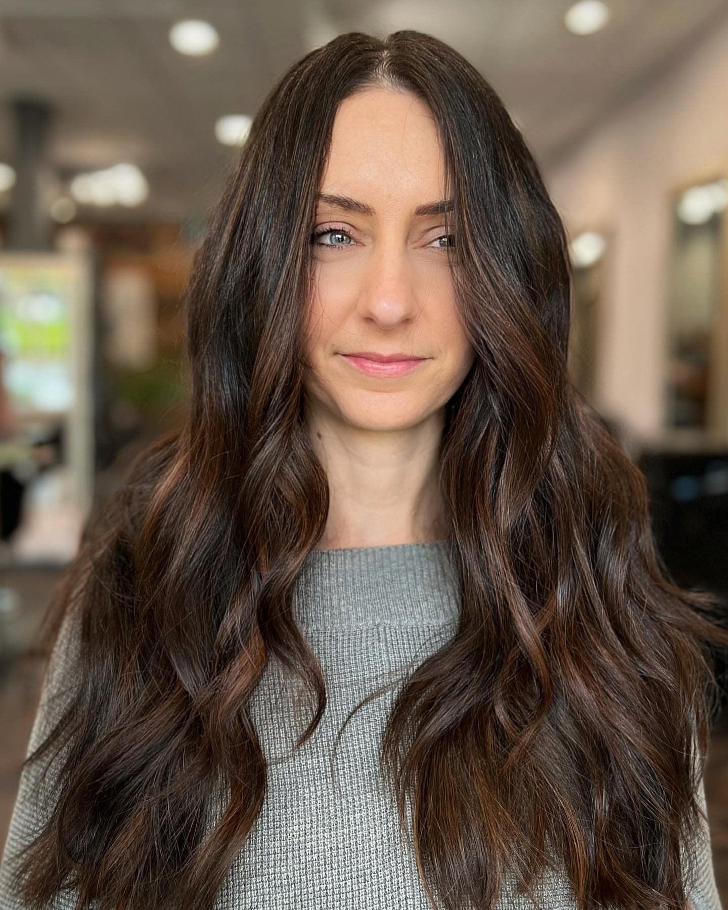 3. Tiefe Mokka-Eleganz mit weicher Dimension (Karamell-Mokka-Haarfarbe)