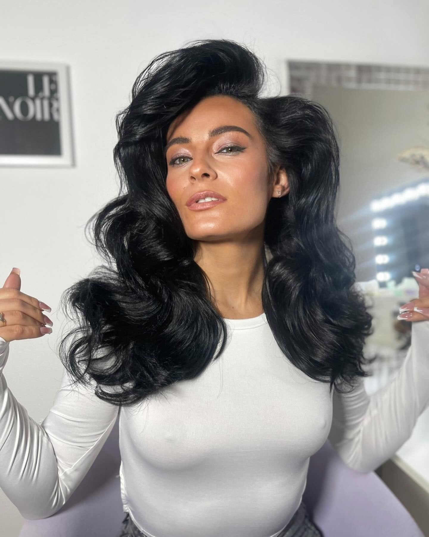 3.. Drapierte Ebenholz Locken (altes Geldhaar)