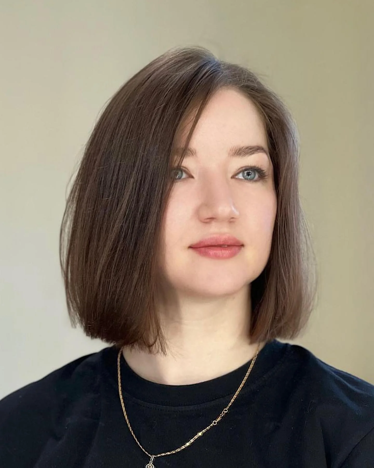 3. Moderner Chocolate Blunt Bob (Blunt Cut Bob)