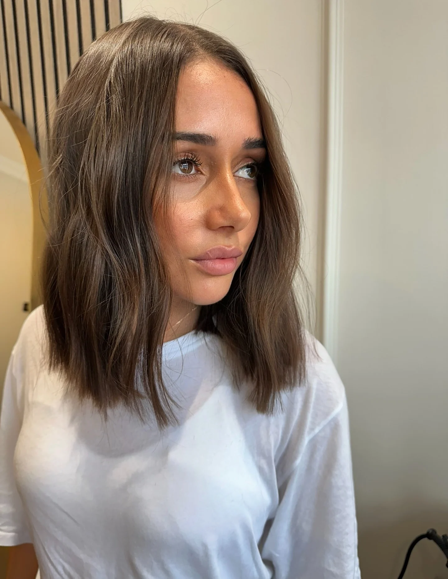 3. Neutral Ash Brown Lob (Kühle Aschbraune Haarfarbe)