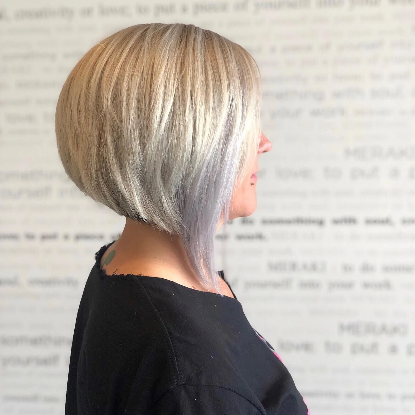 3. Präziser asymmetrischer Bob in eisigem Silberblond (asymmetrische Bob-Frisuren)