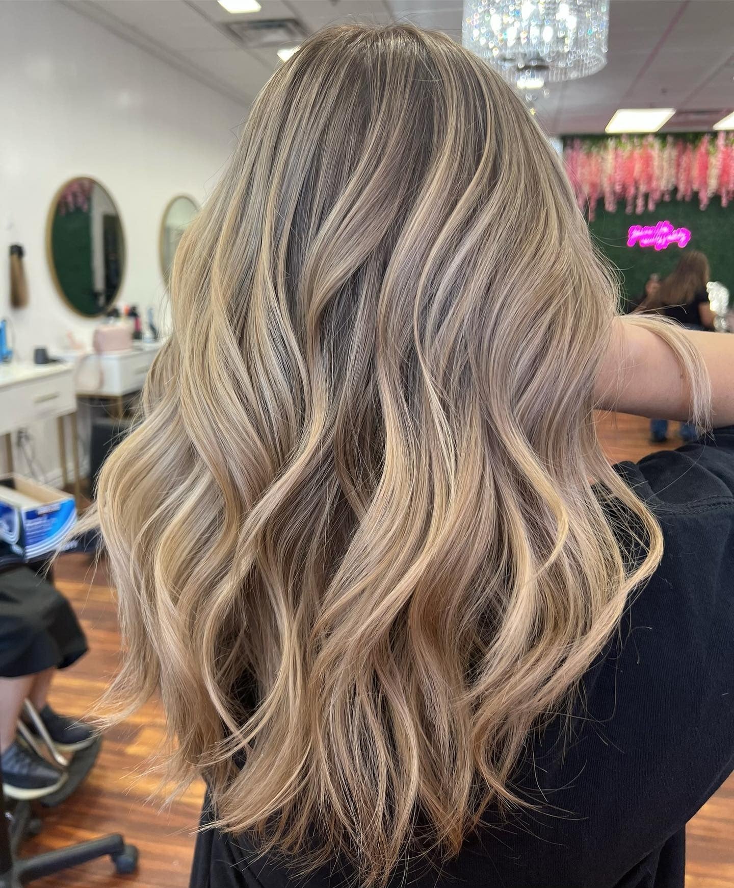 3. sandige dimensionale Lob mit blonden Kontur (sandige blonde Haarfarbe)